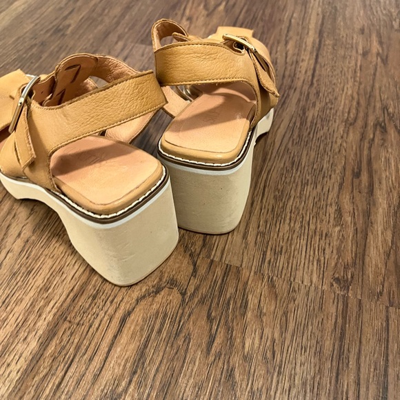 Anthropologie woven leather heels - Picture 4 of 9